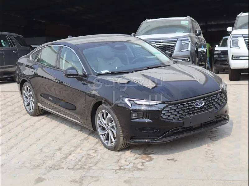 2025 فورد توروس تايتينيوم