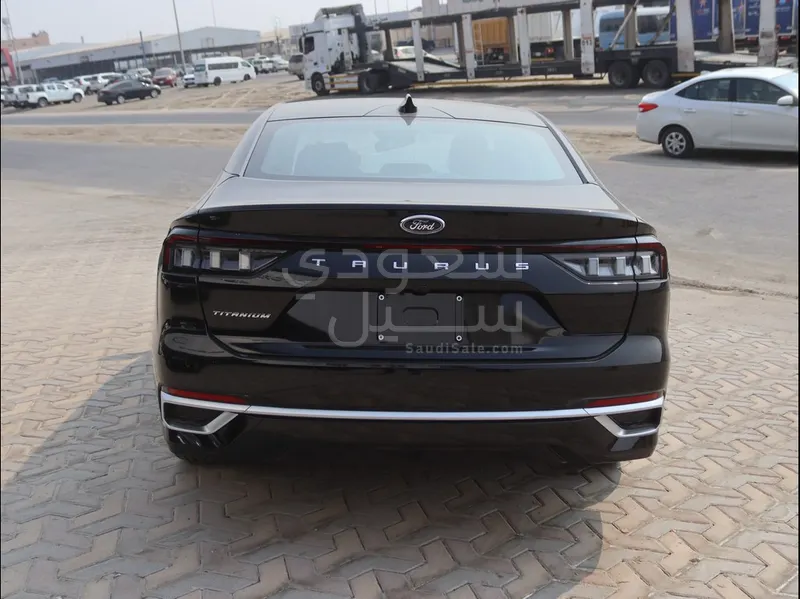 2025 فورد توروس تايتينيوم