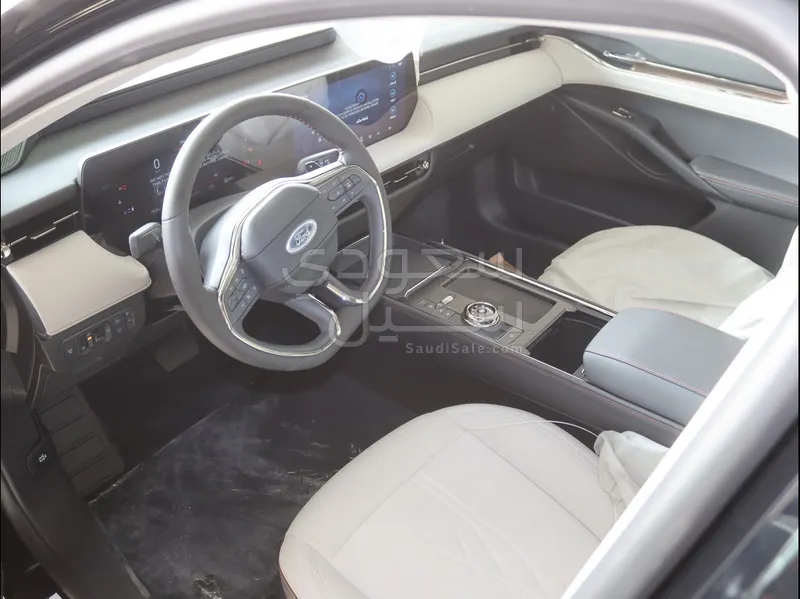 2025 فورد توروس تايتينيوم