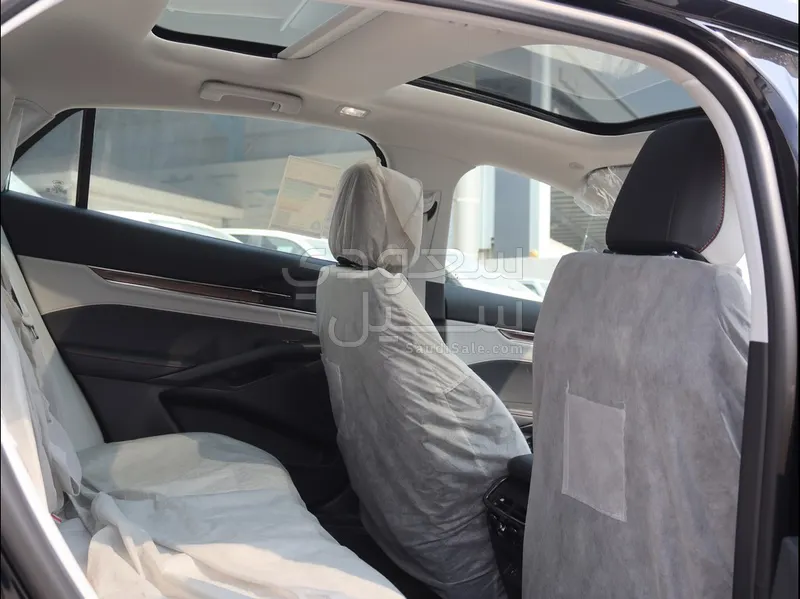 2025 فورد توروس تايتينيوم