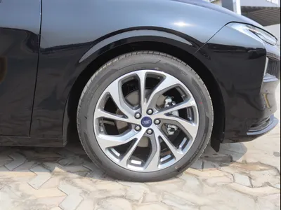 2025 فورد توروس تايتينيوم