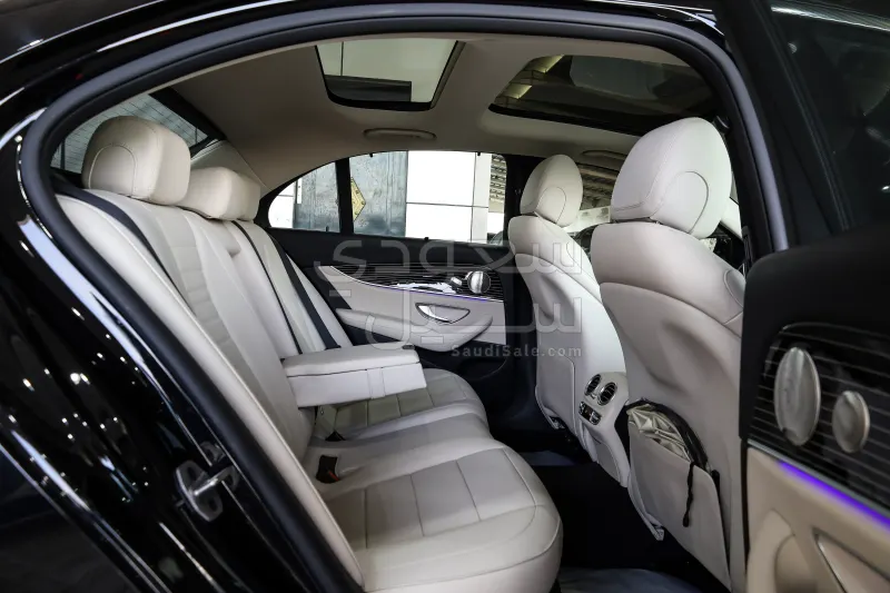 2022 مرسيدس - بنز إي 300