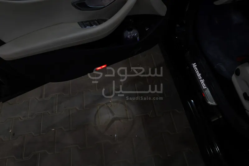 2022 مرسيدس - بنز إي 300