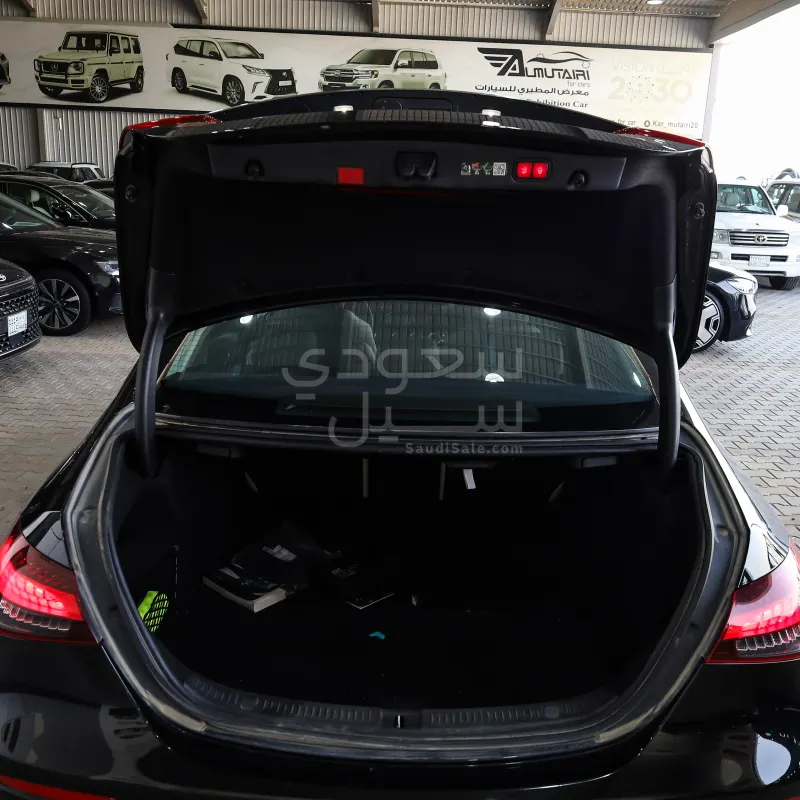 2022 مرسيدس - بنز إي 300