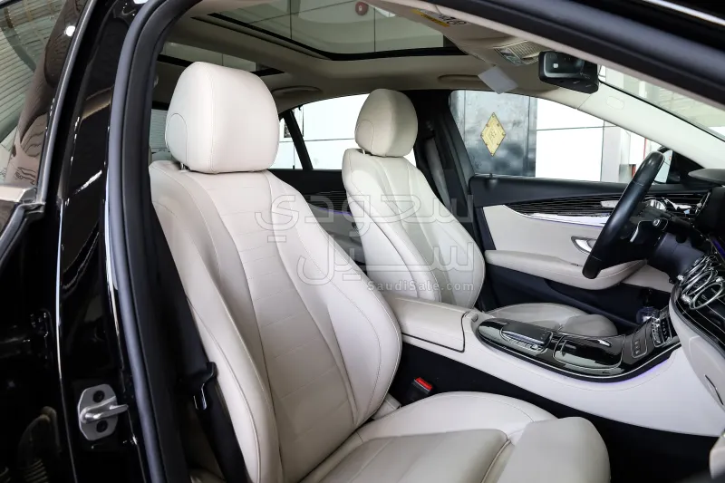 2022 مرسيدس - بنز إي 300