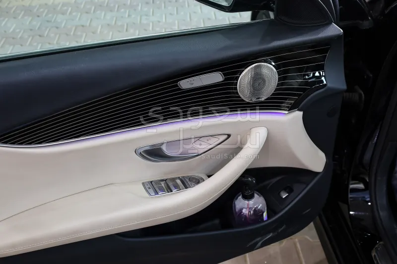 2022 مرسيدس - بنز إي 300