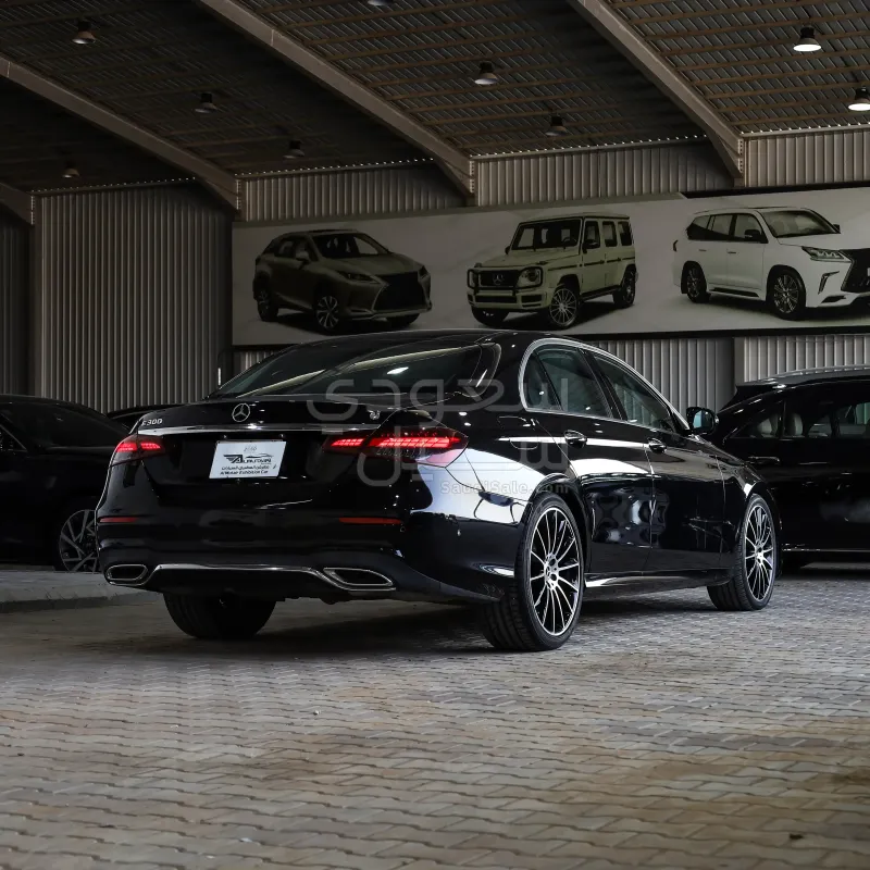 2022 مرسيدس - بنز إي 300