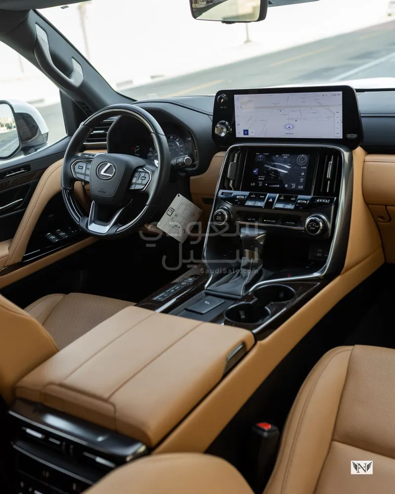 2024 لكزس إل إكس 600