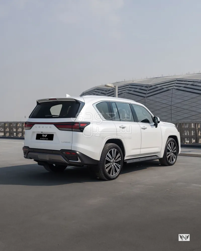 2024 لكزس إل إكس 600