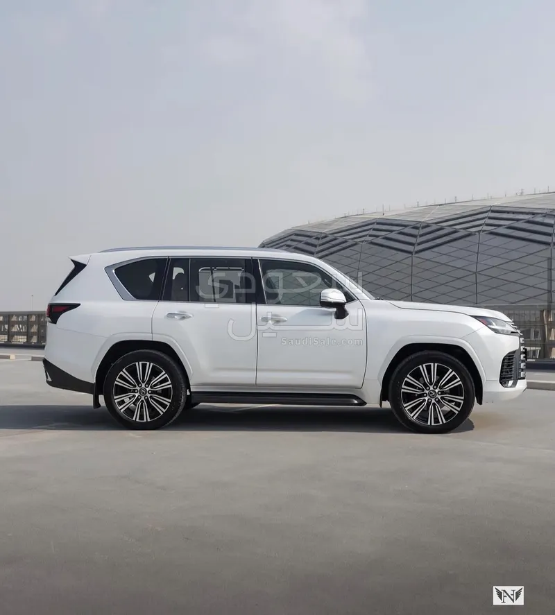 2024 لكزس إل إكس 600