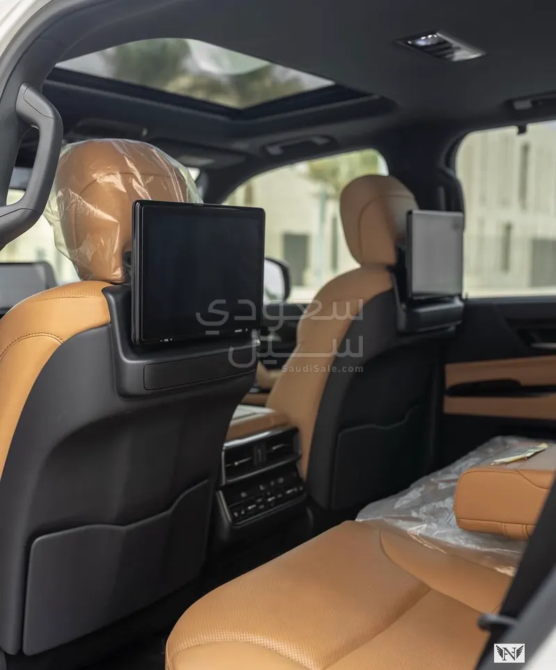 2023 لكزس إل إكس 600