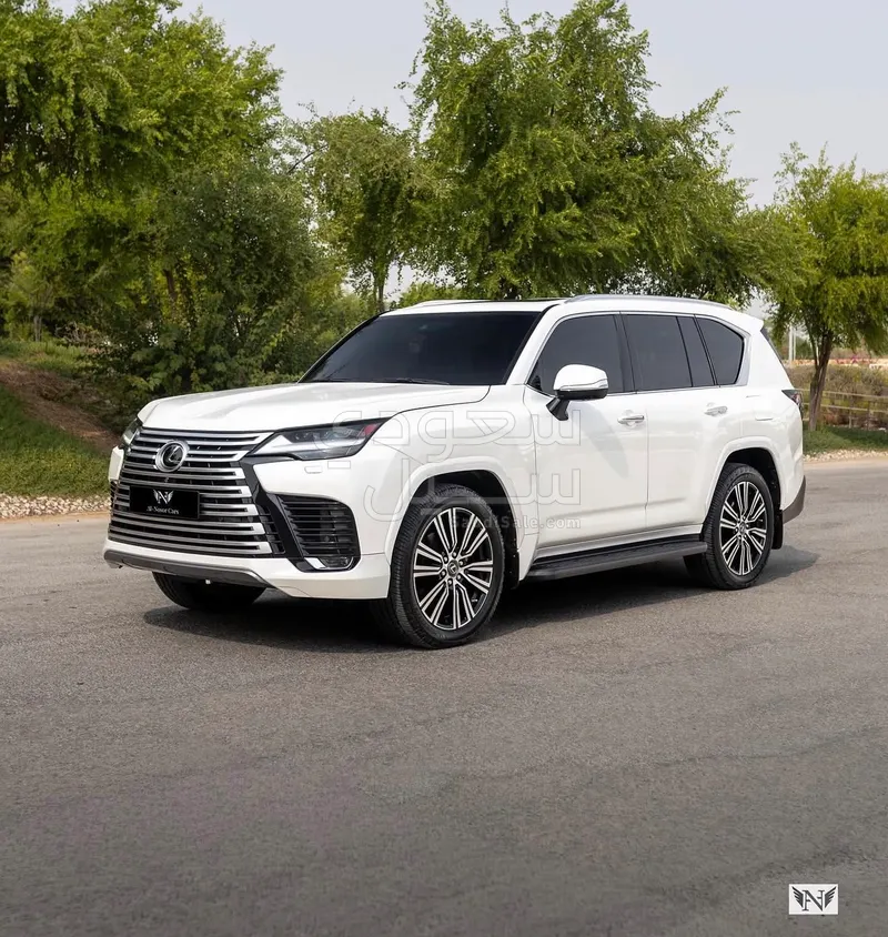 2023 لكزس إل إكس 600