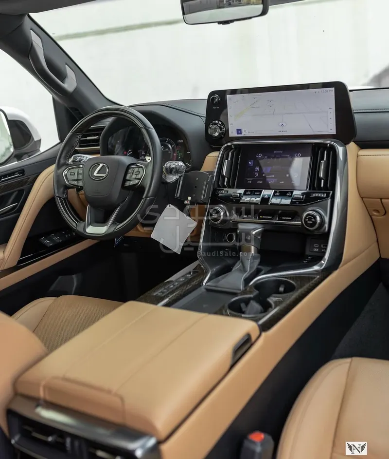 2023 لكزس إل إكس 600
