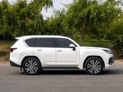 2023 لكزس إل إكس 600