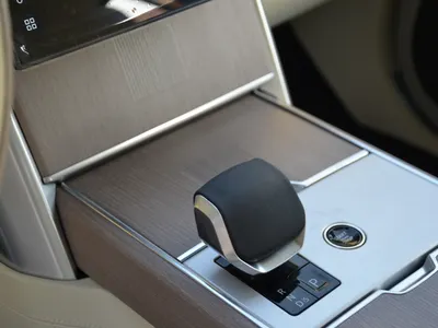 2025 لاند روفر رينج روفر اوتوبيوغرافي