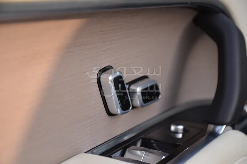 2025 لاند روفر رينج روفر اوتوبيوغرافي