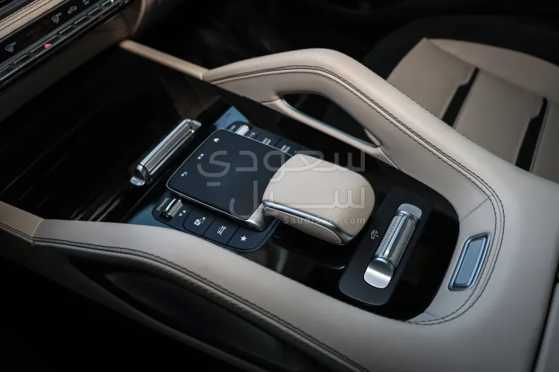 2024 مرسيدس - بنز جي إل إي 53 أي إم جي