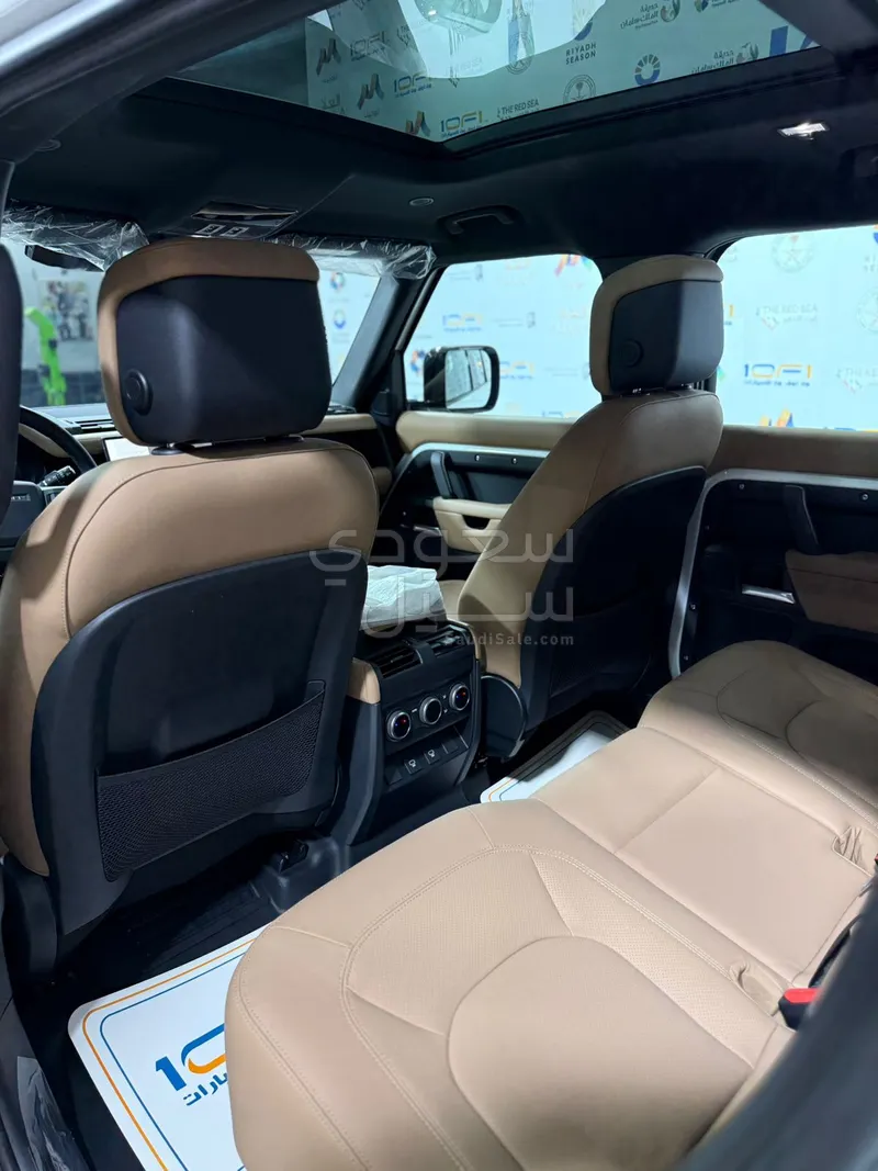 2025 لاند روفر ديفيندر 110