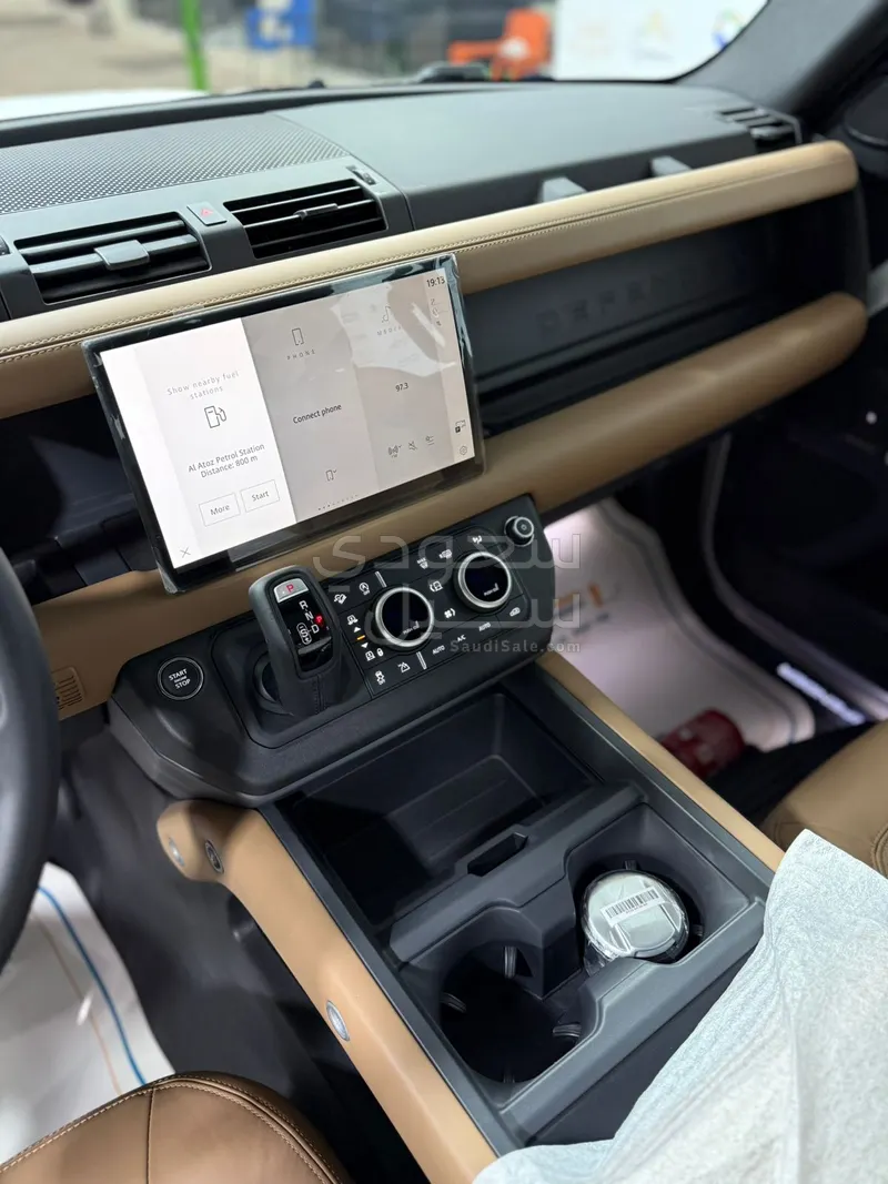 2025 لاند روفر ديفيندر 110