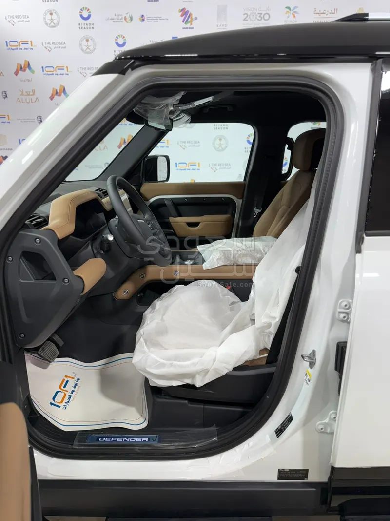 2025 لاند روفر ديفيندر 110