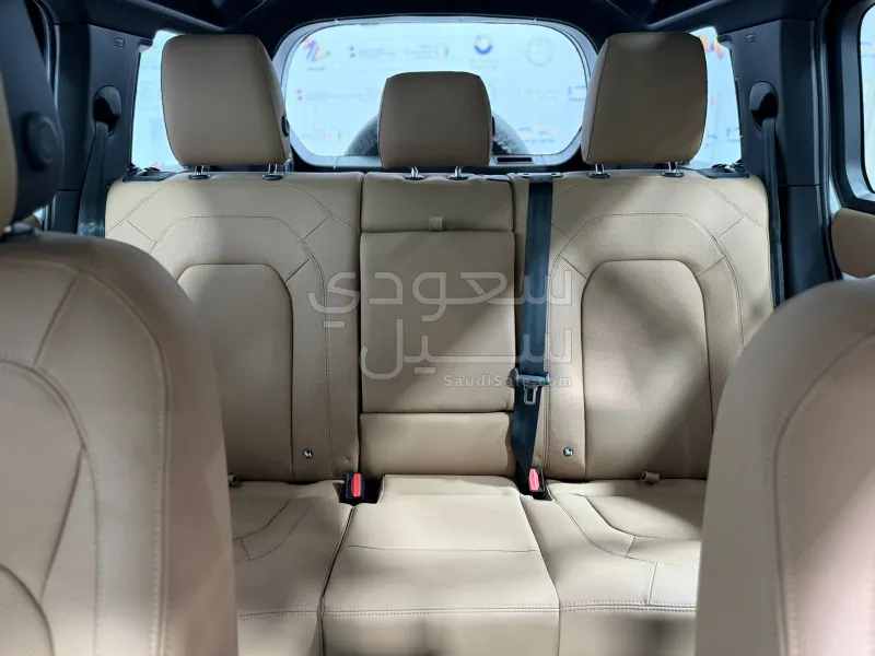 2025 لاند روفر ديفيندر 110