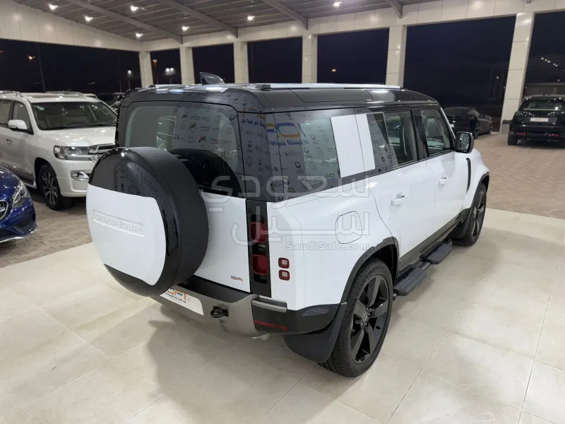 2025 لاند روفر ديفيندر 110