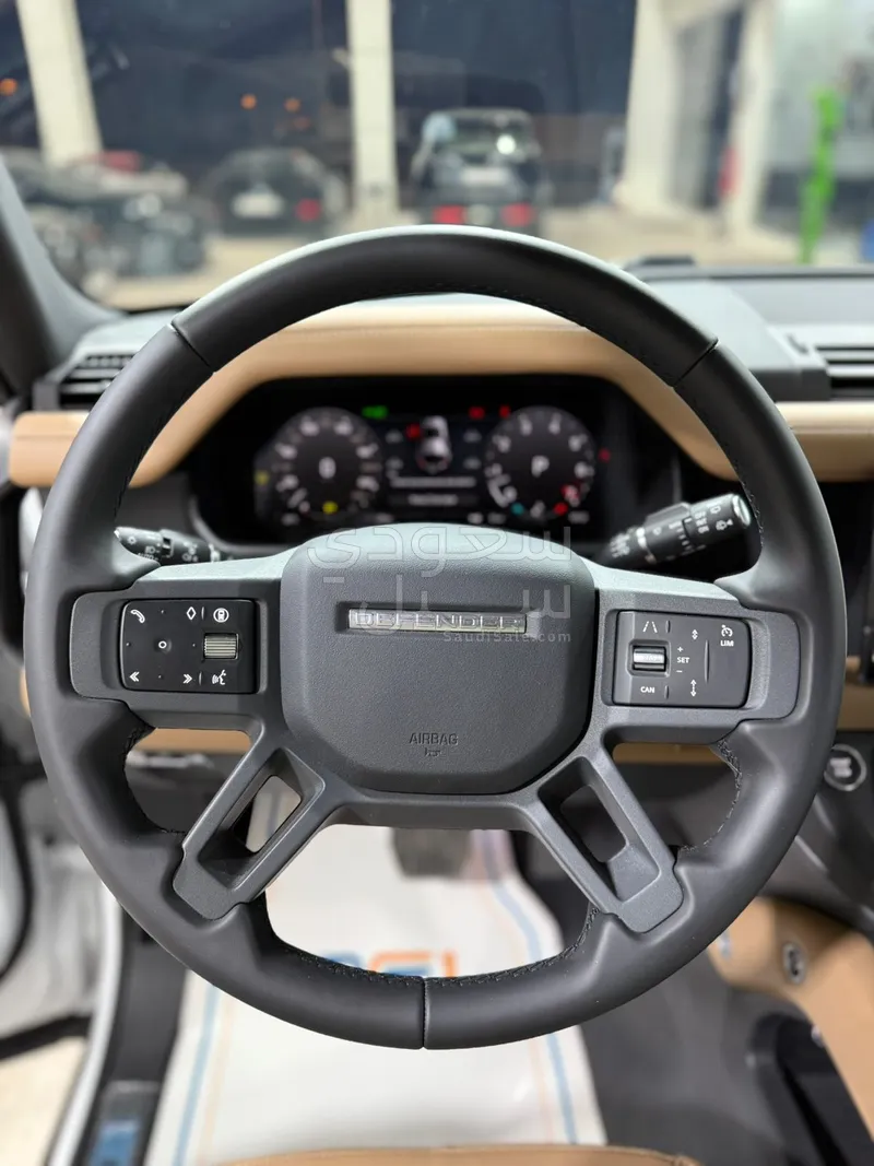 2025 لاند روفر ديفيندر 110