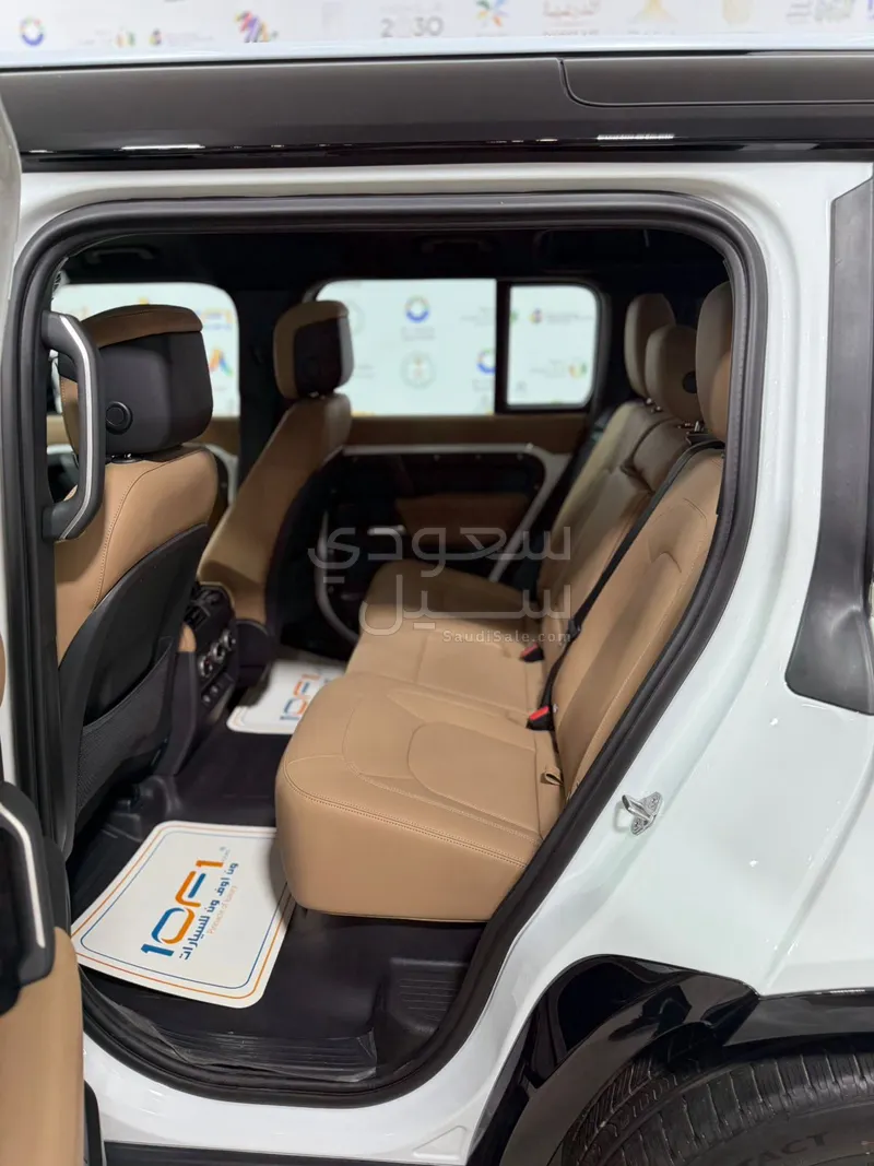 2025 لاند روفر ديفيندر 110