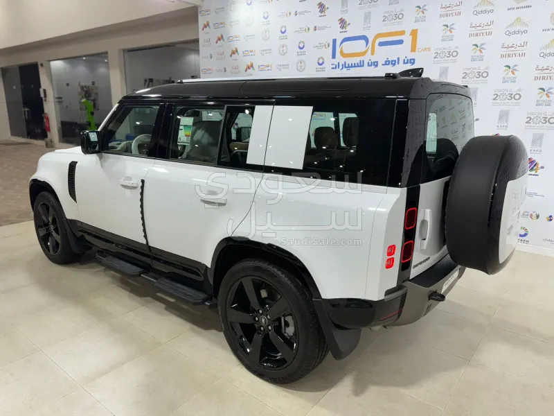 2025 لاند روفر ديفيندر 110