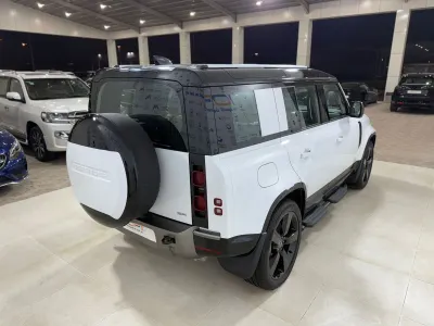 2025 لاند روفر ديفيندر 110