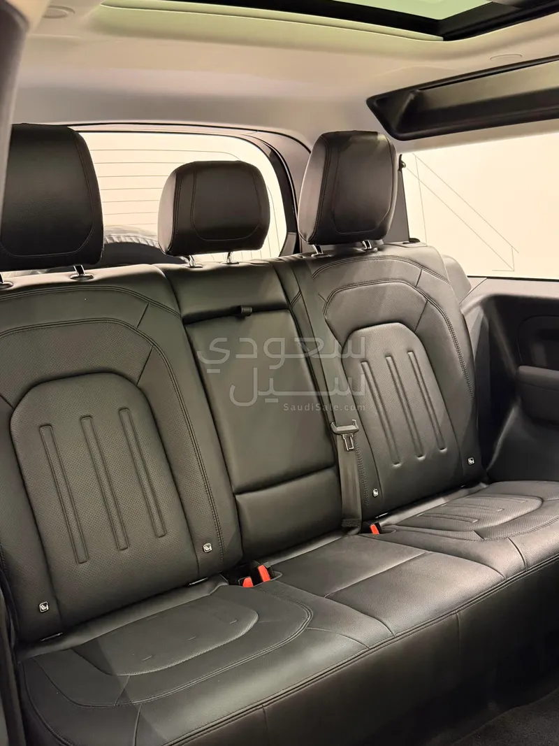 2022 لاند روفر ديفيندر اس اي