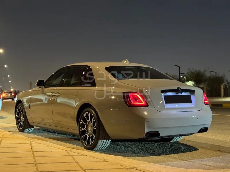 2022 رولز رويس قوست بلاك بادج