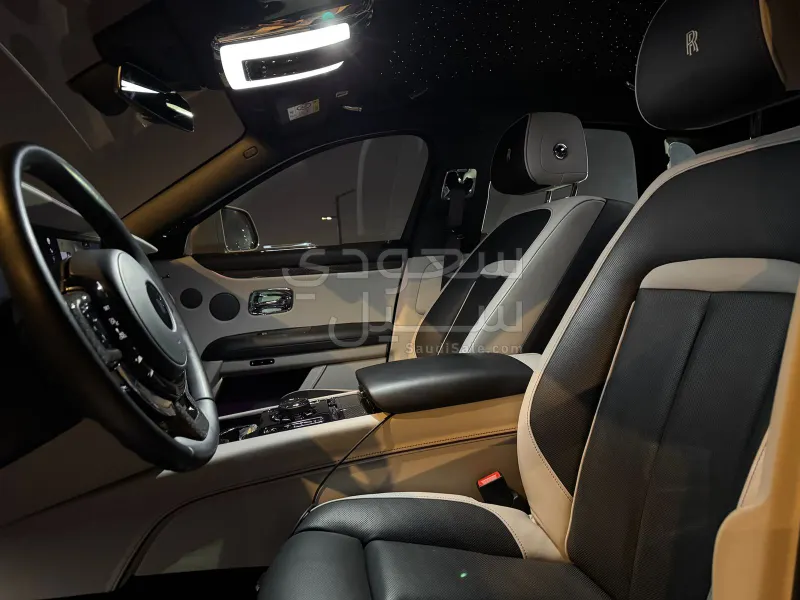 2022 رولز رويس قوست بلاك بادج