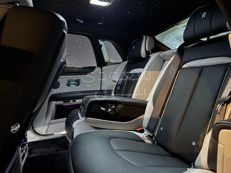 2022 رولز رويس قوست بلاك بادج