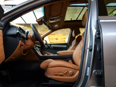 2025 جينيسيس جي في 80