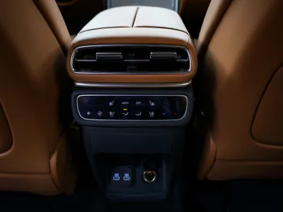 2025 جينيسيس جي في 80