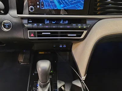 2025 تويوتا كامري ال اي