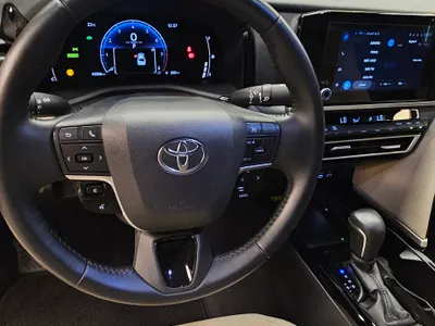 2025 تويوتا كامري ال اي