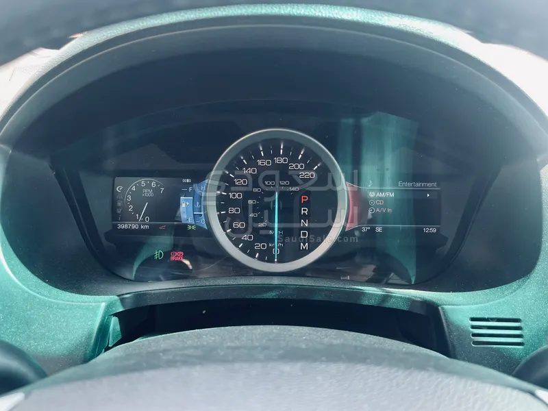 2013 فورد اكسبلورر اكس ال تي