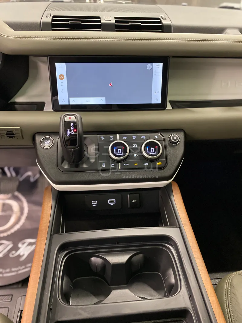 2024 لاند روفر ديفيندر 90