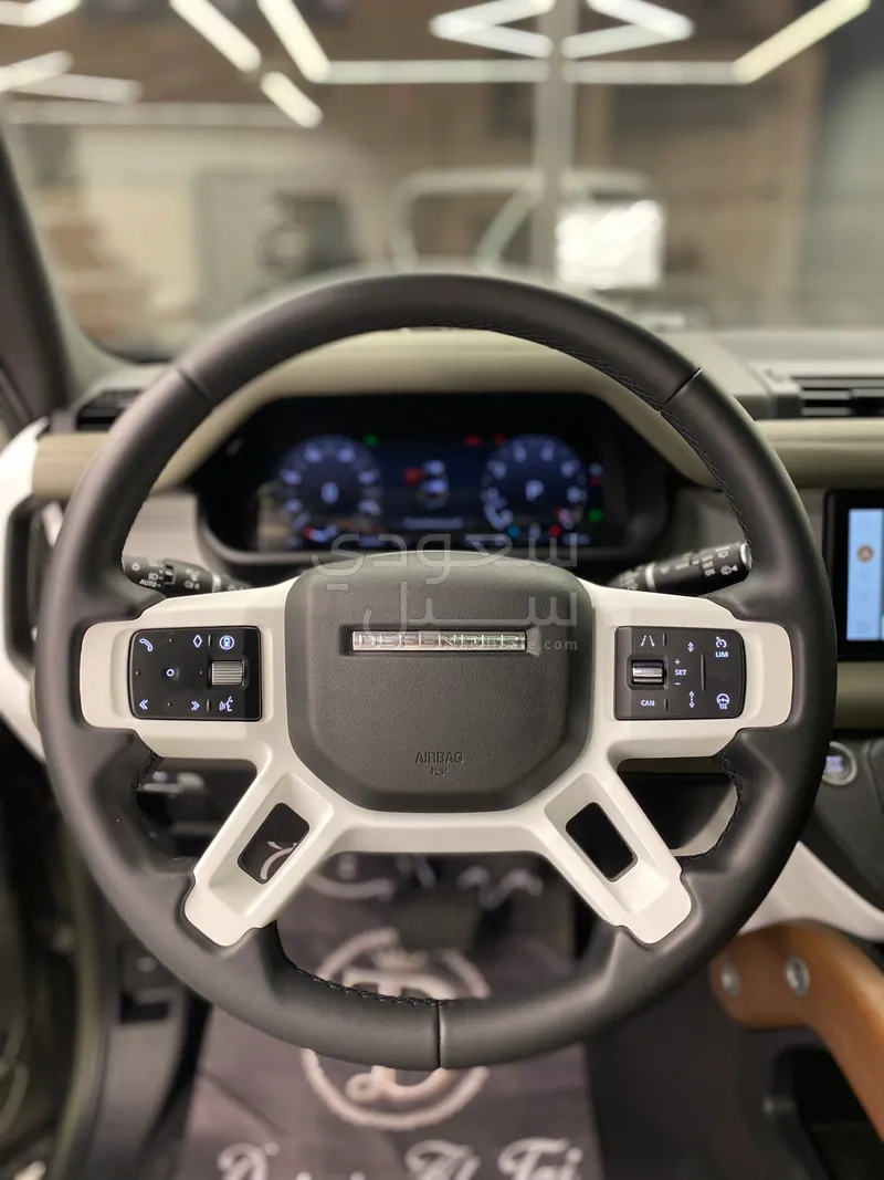 2024 لاند روفر ديفيندر 90