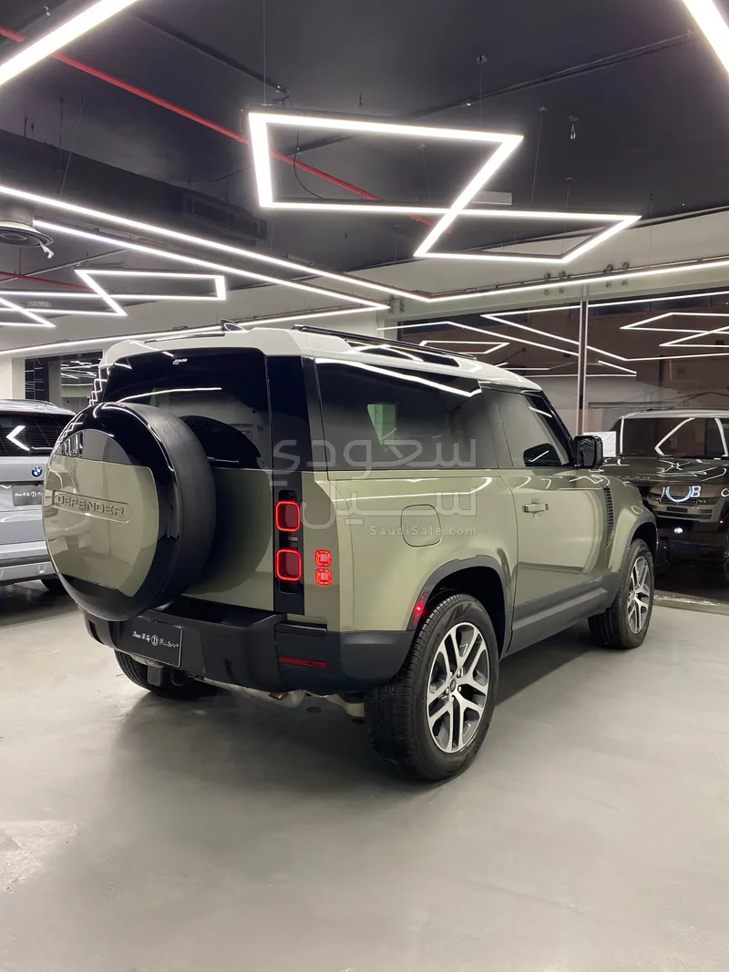 2024 لاند روفر ديفيندر 90