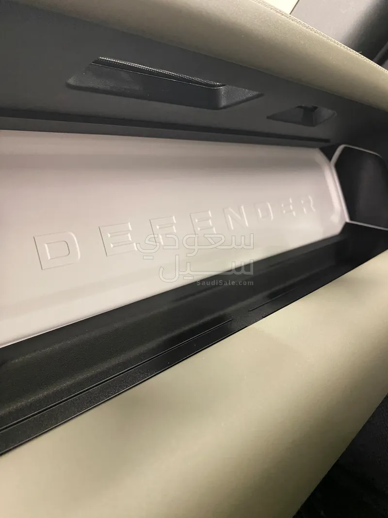 2024 لاند روفر ديفيندر 90