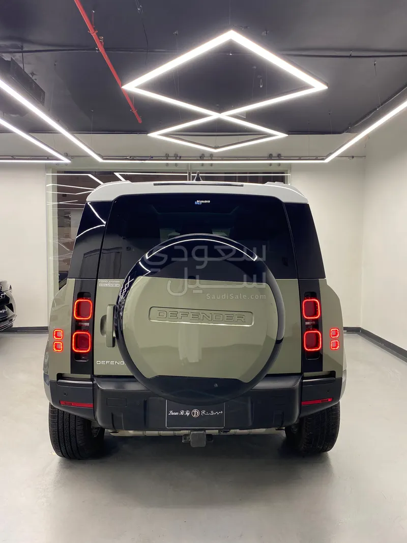 2024 لاند روفر ديفيندر 90