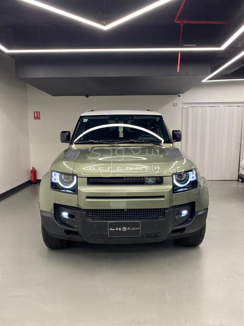 2024 لاند روفر ديفيندر 90