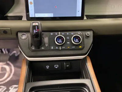 2024 لاند روفر ديفيندر 90