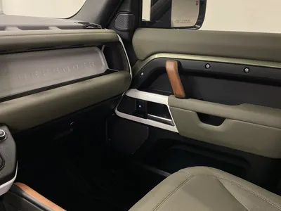 2024 لاند روفر ديفيندر 90