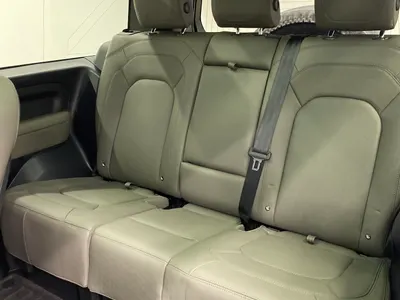 2024 لاند روفر ديفيندر 90