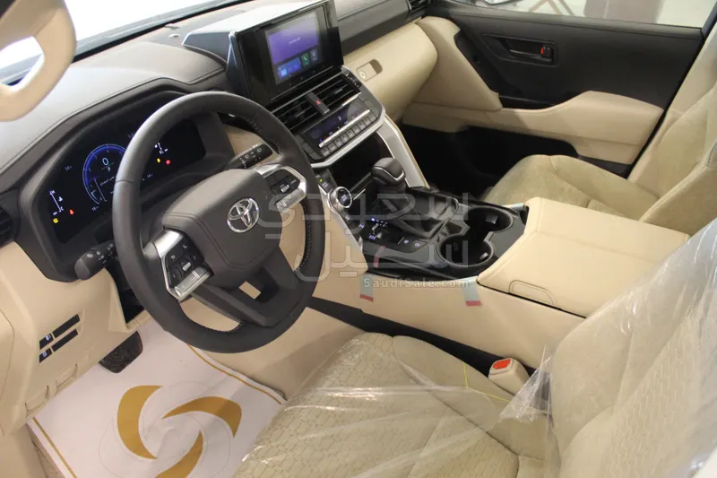 2025 تويوتا لاند كروزر جي اكس ار