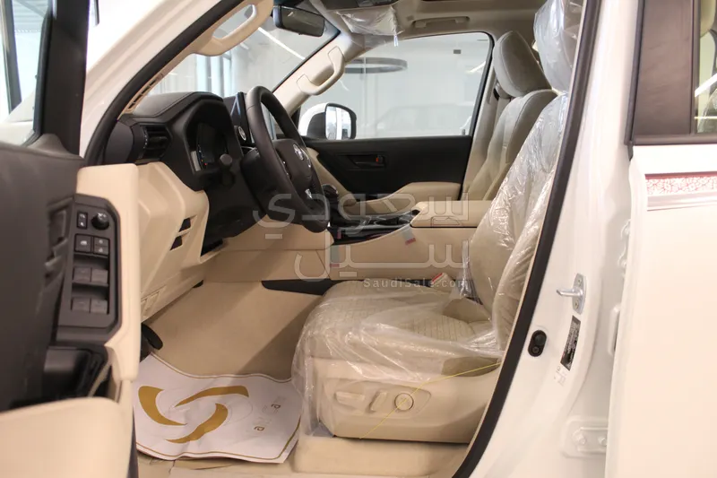 2025 تويوتا لاند كروزر جي اكس ار